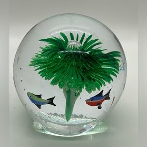 Vintage DYNASTY GALLERY fish seascape art glass paperweight!